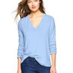 GAP Women's Simply Blue Luxlight V-Neck Sweater